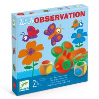 Little Observation es un juego de mesa infantil con mariposas de colores y 2 dados de madera para jugar con niños y niñas a partir de los 36 meses.